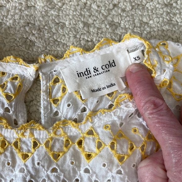 Indi & Cold White & Yellow Eyelet Sleeveless Top Size XS - Picture 8 of 11
